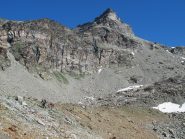 Risalendo il cordone morenico sotto il Monte Redessau