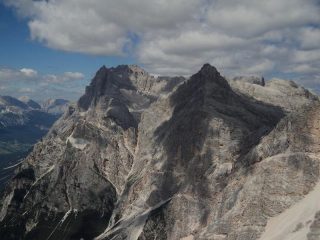 Sorapiss in fondo a sx.