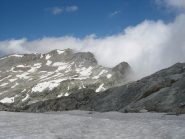 Dai Pressi del Passo di Monte Moro la cresta tra il Pizzo Mondelli (a dx) ed il PIzzo di Antigine (in alto a sx)