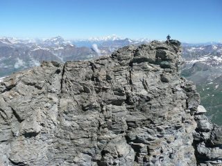 La cima vista dalla cresta che volge verso sud