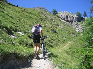 risalita al colletto 2270 m. posto a destra della Tour Jaune de Barrabas 