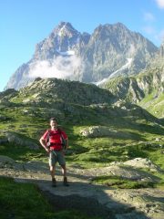 Panorama grandioso verso il Viso dal lago superiore.