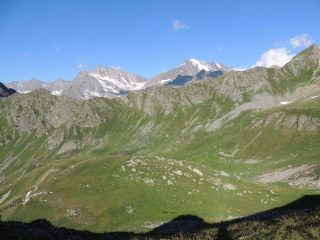 Vista dalla bocchetta a 2180 m verso la Svizzera con il Pizzanco a dx