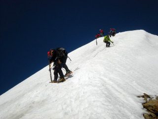 Discesa con fittoni per ancoraggi