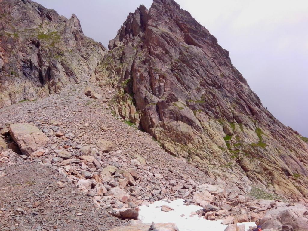 di fronte l'arete rouge