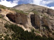 Grotte sopra la galleria