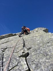 Lorenzo impegnato nei primi facili tiri