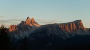 Tramonto su Croda del Becco e Lastoni di Formin dal rif Dibona