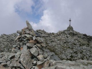 Croce di vetta ed ometto