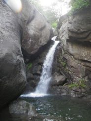 La vasca Borat  con la cascata