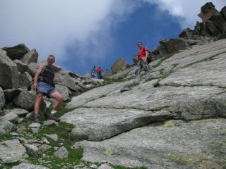 In discesa sulle ripide ma facili placche