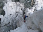 Prima della cresta, il ghiacciaio sconvolto