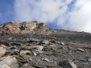 06 - dove termina la vecchia mulattiera militare vi è un'esile traccia su detriti fini (1024x768)