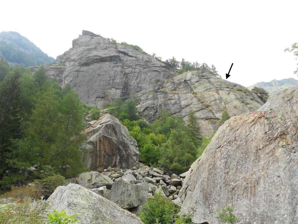 Molto appoggiata e molto poco appigliata. Granito e licheni