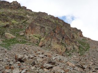 canale erboso a sx del gruppo di rocce