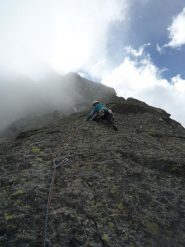 Sul 9° tiro...qualche squarcio fra le nuvole ci regala begli attimi di sole e panorama!