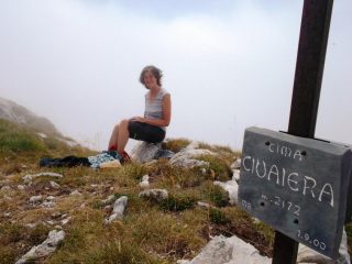 in cima tra le nubi