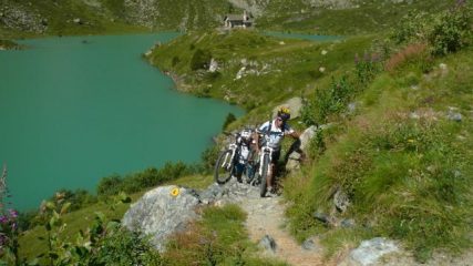 un brevissimo tratto di portage al rientro dalla chiesetta