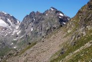 Paramont, Becca Bianca e Nera, Punta Chenal e Passo Planaval visti scendendo al Col Tighet.