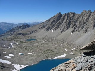 Dalla punta il Lago dei nove colori, Lac Noire e percorso di salita/discesa.