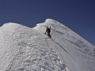 sulle cornici sommitali, ma è ancora lunga...