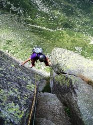 Andrea sul diedro dopo la fessura bianca