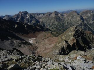 dalla vetta, vista sul vallone di salita, a dx il contrafforte Ovest della Rocca Pan Perdu