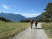 in salita sulla piacevole sterrata