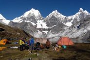 Yerupaja grande (6634 m.), Yerupja chico (6121 m.), Jirishanca (6094 m.)