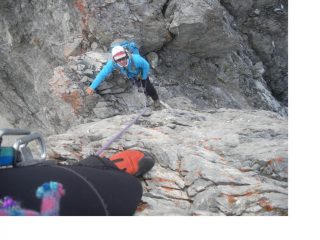 Un muretto impegnativo lungo il dentellato filo di cresta..