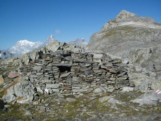 Salendo alla Pointe du Drone (sulla DX)
