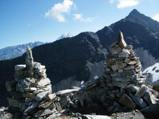 Sulla Tète de Fonteinte. A DX la Pointe du Drone, a SX fa capolino il Grand Combin