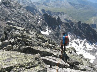 Facile cresta nei pressi della cima durante la discesa