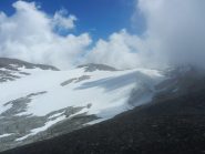 Il ghiacciaio in buone condizioni, anche se tante rocce sono affiorate