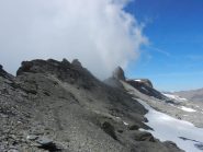 Passo e Punta di Novalesa, sole sul lato francese, nuvole da quello italiano