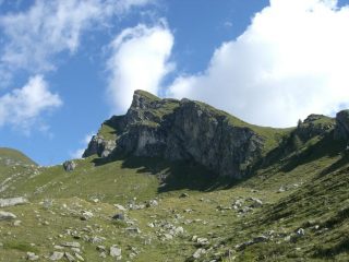 Passaggio sotto il Monte Nero