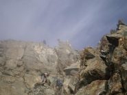  finalmente la croce della vetta spunta tra le nuvole