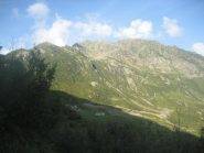 punta Sivella al centro della foto (con nuvoletta sulla sommità), cresta a sx l'itinerario percorso oggi in salita