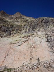 Il filone di quarzo che risale la nord dell'Argentera