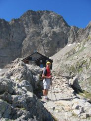 Giorgio davanti al Rifugio