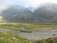 Arrivo al Pian Baracun dove la nebbia si dirada