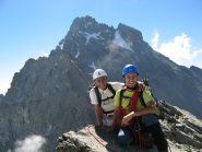 In cima con alle spalle il re di pietra
