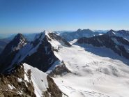 il monch in primo piano e a sin l'eiger