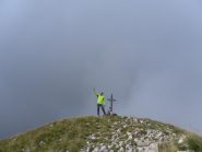in cima nella nebbia