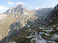 un tratto del sentiero a mezza costa che da Montespluga va al lago Emet
