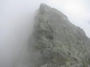 Cresta percorsa in discesa, bagnata alquanto scivolosa