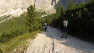 salendo la prima parte del sentiero che porta verso la via ferrata Lipella (7-9-2013)