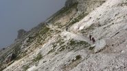 marcia di avvicinamento verso l'inizio della via ferrata...01 (7-9-2013)