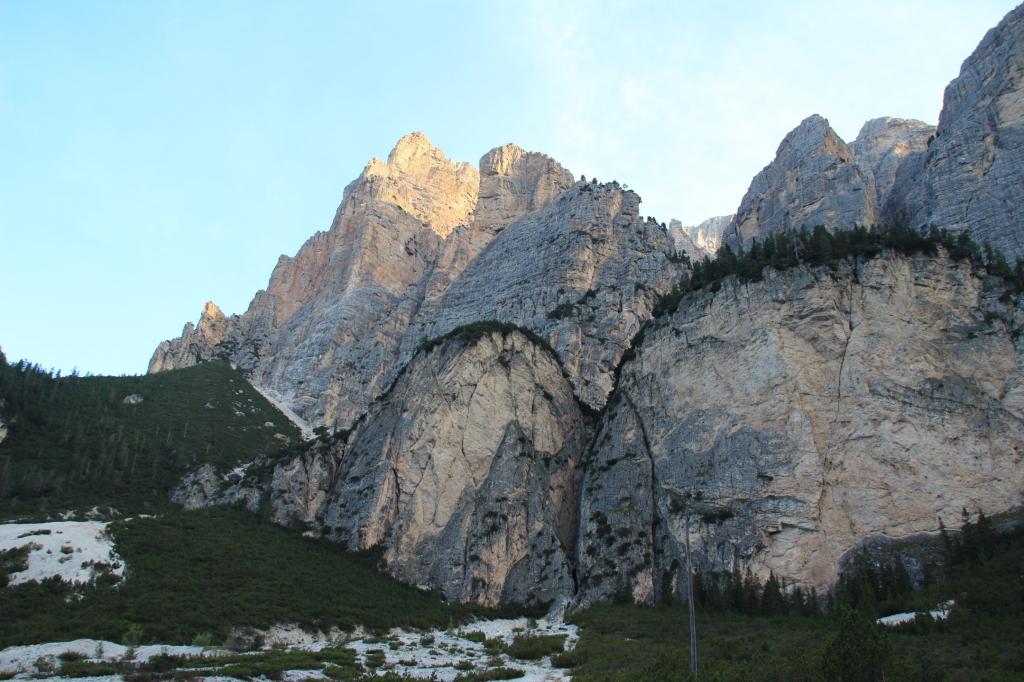 prime luci del sole sul Massiccio delle Conturines (8-9-2013)