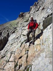 Scendendo la parte alpinistica, siamo passati dalla roccia inclinata a sinistra, gialla